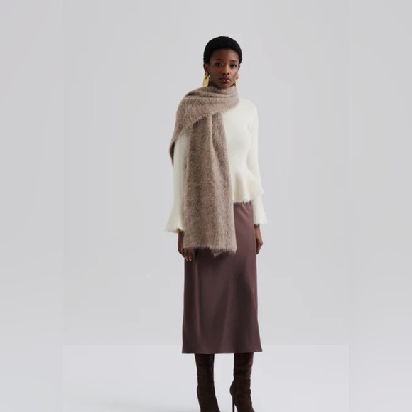 Malina off white alpaca blend knit feminine silhouette sweater - Picture 4 of 5